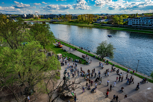 Czerwieński Boulevard & Wawel Royal Castle – Kraków