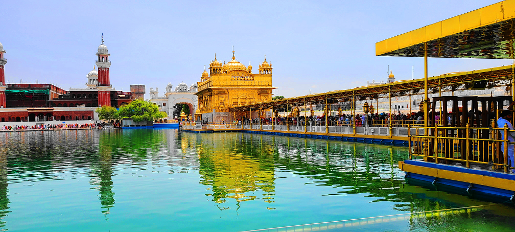 Golden Temple, Amritsar – Radiant Daytime Glory